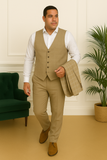 Costume beige à carreaux Suitmen – gilet porté sans cravate, veste tenue au bras droit