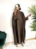 Robe satin avec Cape et plumes - Dana