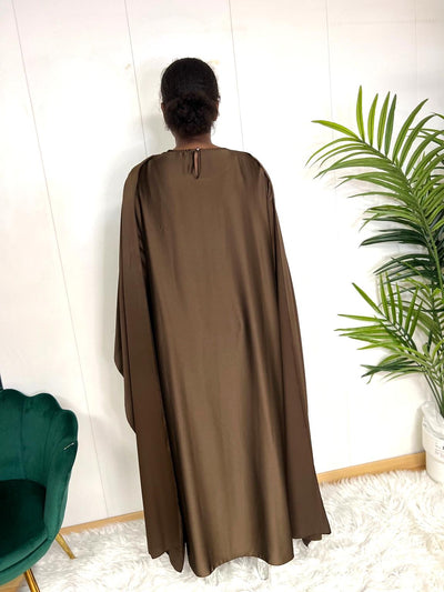 Robe satin avec Cape et plumes - Dana