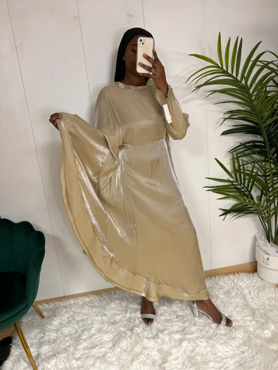 Robe asymétrique à volant