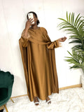 Robe satin avec Cape et plumes - Dana