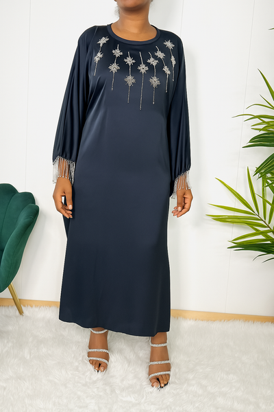 Abaya Satinée Louna – Broderies Fines & Franges Argentées (Du 34 au 64+)