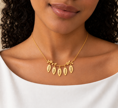 Collier personnalisé 4 ou 5 prénoms avec cœurs – Acier inoxydable