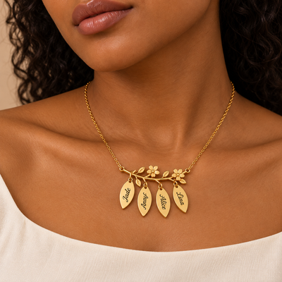 Collier personnalisé 4 ou 5 prénoms avec cœurs – Acier inoxydable