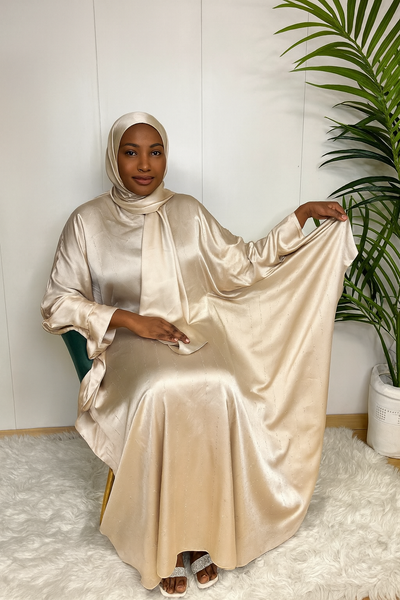🕌 Abaya satinée à strass avec voile intégré – Élégance Divine | Hafsoit Mode