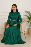 Hafsoit Mode – Robe longue satinée verte émeraude – Tenue de soirée élégante femme – Manches longues – Décolleté strassé – Idéale pour femmes voilées