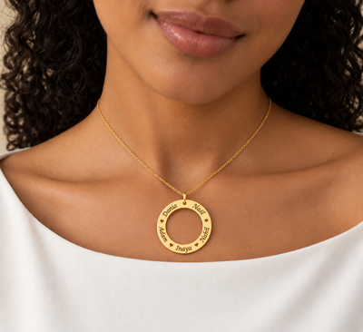Collier personnalisé 4 ou 5 prénoms avec cœurs – Acier inoxydable