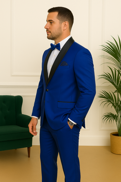 Costume bleu roi pour homme, col satiné noir, vue de profil droit sur fond blanc avec moulures.