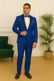 Costume bleu roi pour homme coupe droite, col châle noir satiné, vue de face élégante.
