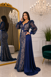 Vue en pied de la robe de soirée sirène bleue brodée avec manches bouffantes
