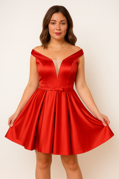 femme métisse portant une robe de cocktail courte rouge satinée à décolleté chic