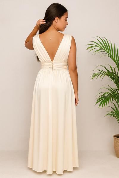 Vue de dos robe longue style empire beige champagne avec décolleté profond