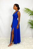 Vue de profil robe longue style empire bleu roi avec décolleté en V