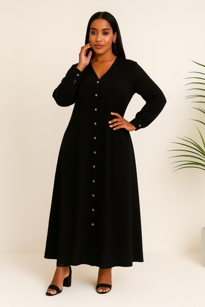 robe-longue-boutonnee-noir-face : Femme portant une robe longue fluide boutonnée noire, manches longues et col en V.