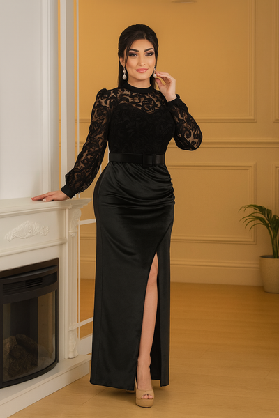Robe longue noire en velours et dentelle – vue de face debout