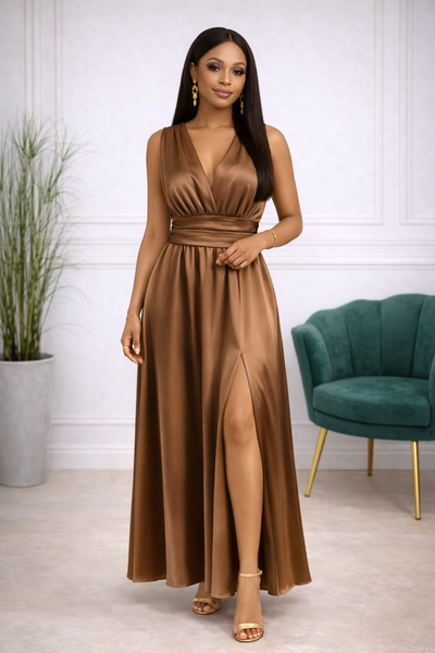 robe longue satinée couleur bronze chocolat avec fente et coupe fluide