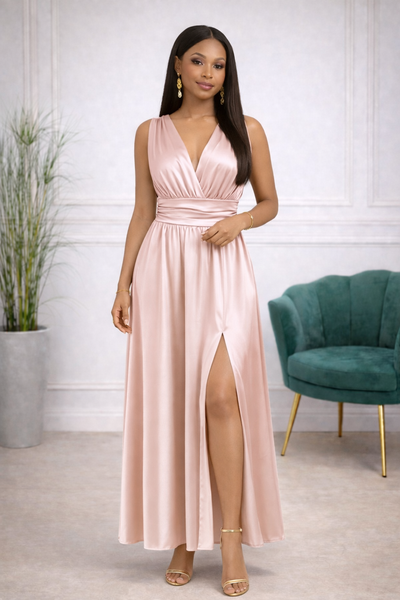 robe longue satinée rose poudré avec fente look chic et féminin