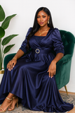 Robe de soirée longue bleu nuit fluide en satin, élégante et chic, idéale pour mariage ou gala.