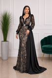 Vue en pied de la robe de soirée sirène noire et beige avec jupe évasée