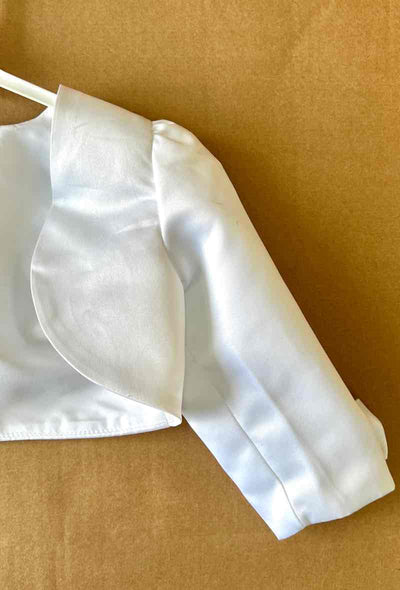 Boléro blanc en satin manches longues pour petite fille avec fleur et nœud papillon