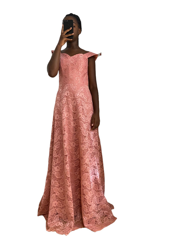 Robe de soirée longue en dentelle rose bonbon pailletée